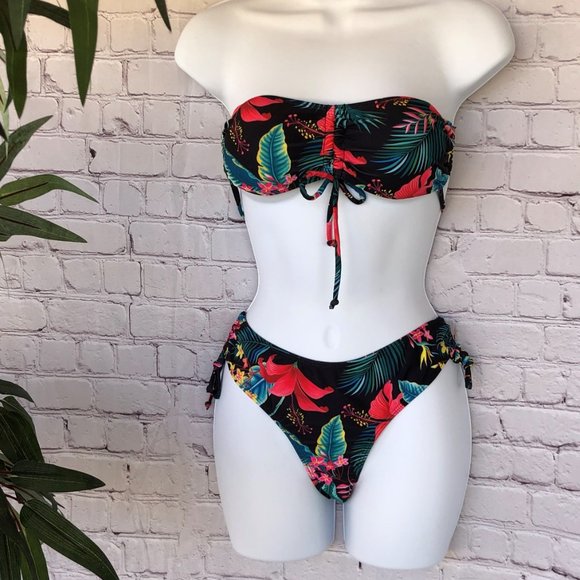 🌺 Tropical Babe Two-Piece Bikini – Black Floral - Picture 3 of 7